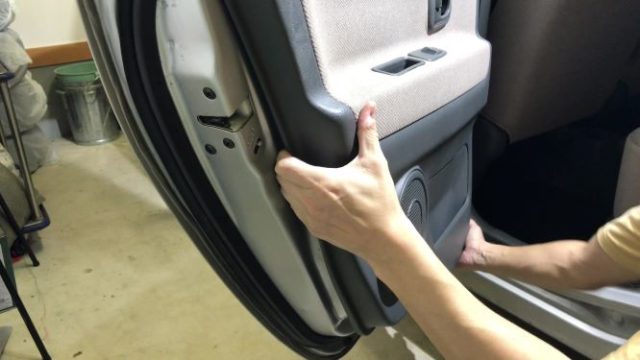 車のドアの内張りをはがして洗う方法 Mamecoroエンジン