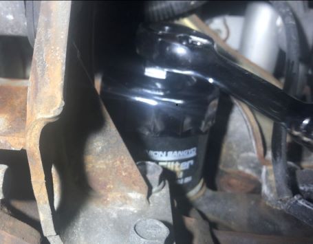 車のエンジンオイル にじみ や 漏れ の原因と対処法 Mamecoroエンジン
