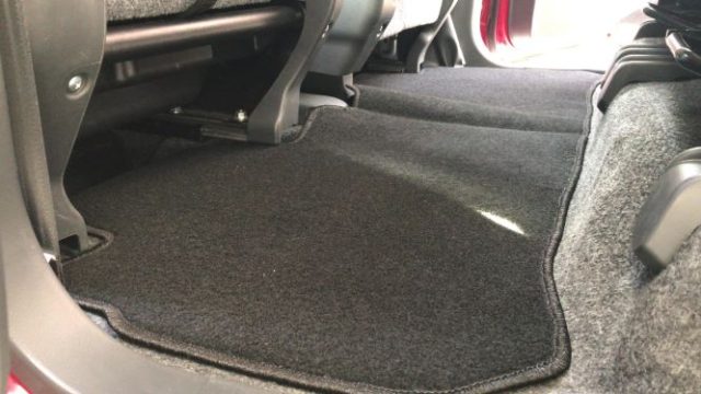 新品のフロアマット交換で室内がキレイによみがえる ハスラー Mamecoroエンジン