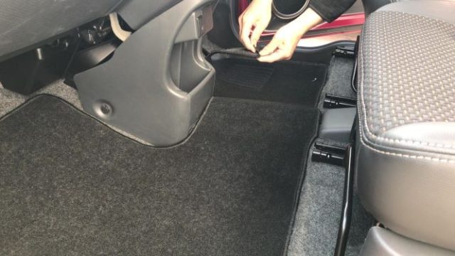 新品のフロアマット交換で室内がキレイによみがえる ハスラー Mamecoroエンジン