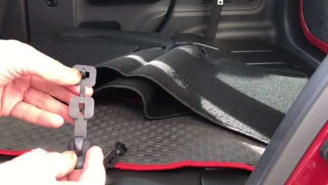 新品のフロアマット交換で室内がキレイによみがえる ハスラー Mamecoroエンジン